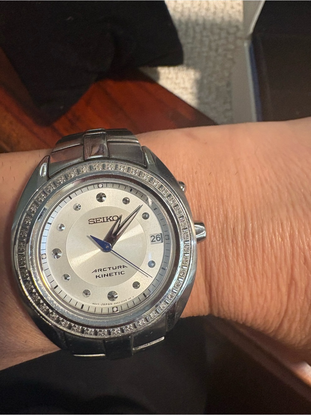 Seiko Silver Dial Stainless Steel Kinetic Watch with Blue Hands
